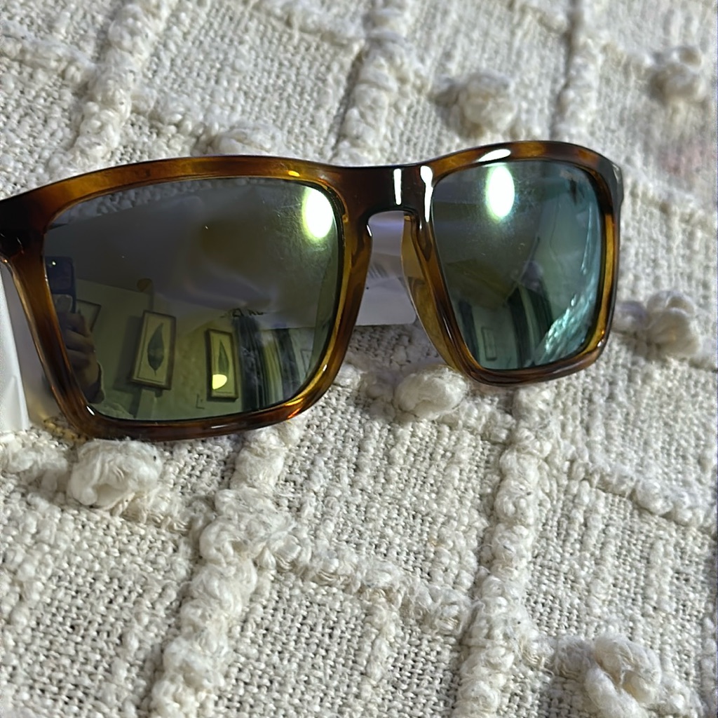 102 Arnette